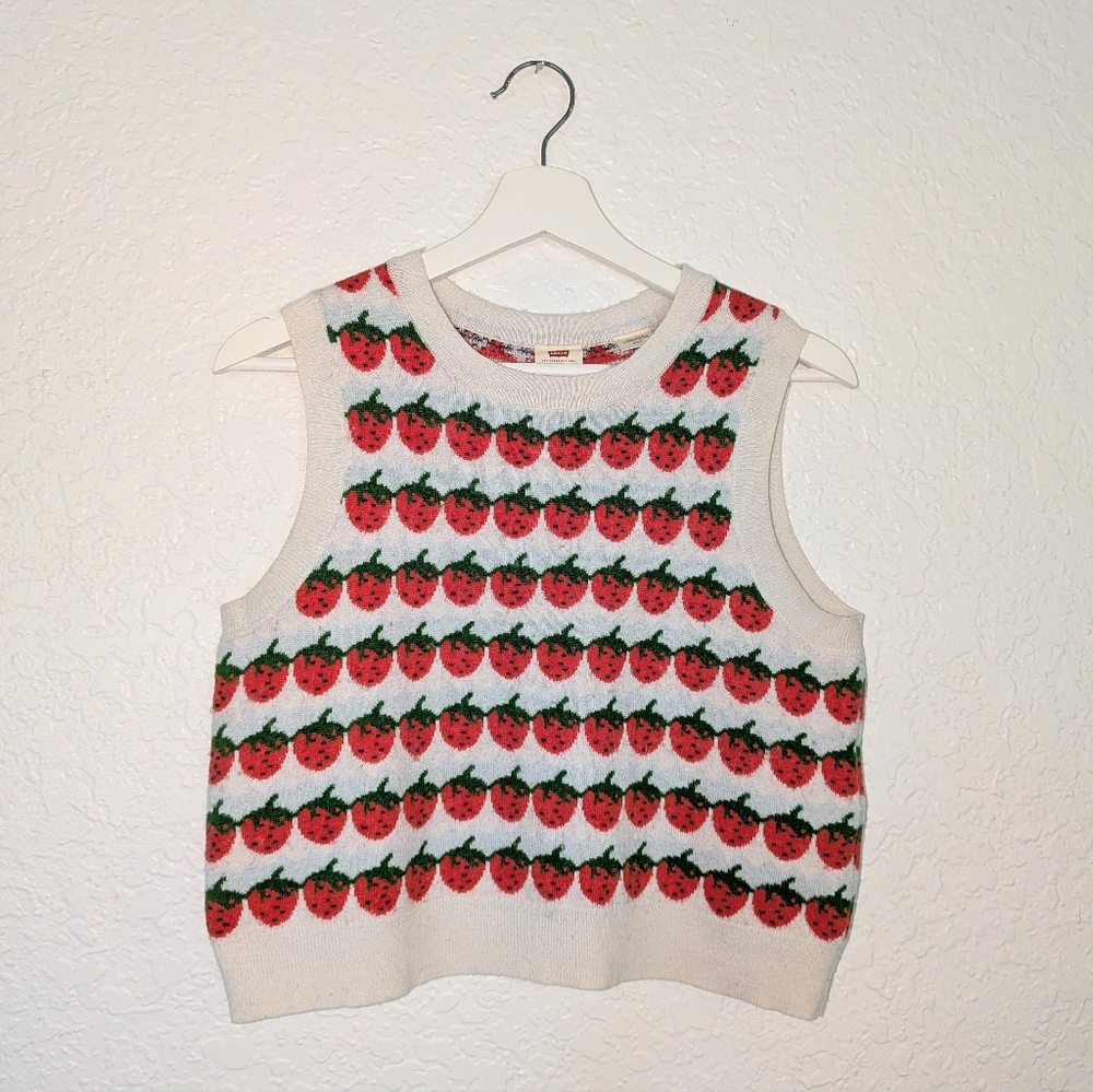 Levi’s Strawberry Print Sweater Vest | Cute Cottagecore Knit Top | Size M - Picture 3 of 7